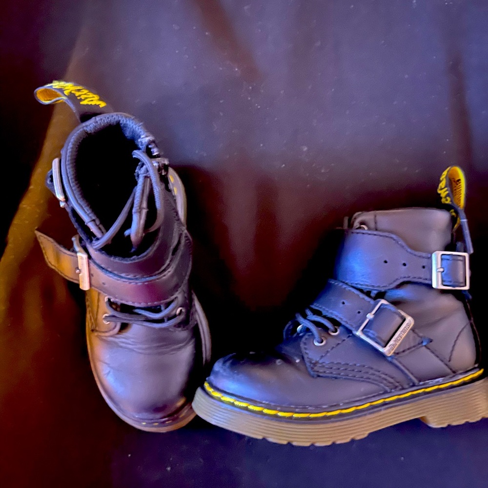 Dr marten, toddler size 7 ! In great condition!!